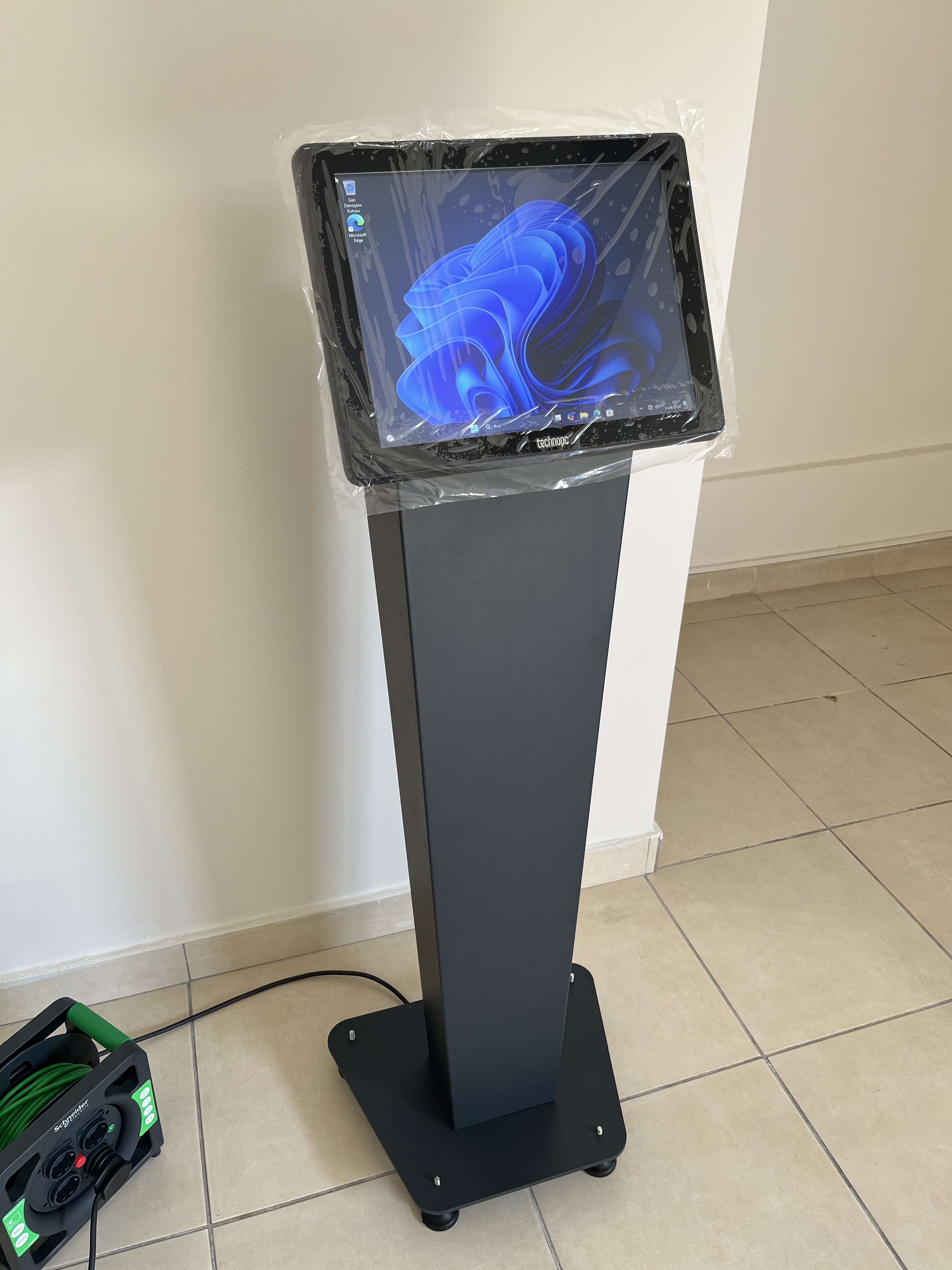 NX500 Custom - Self Service Check-in Kiosk